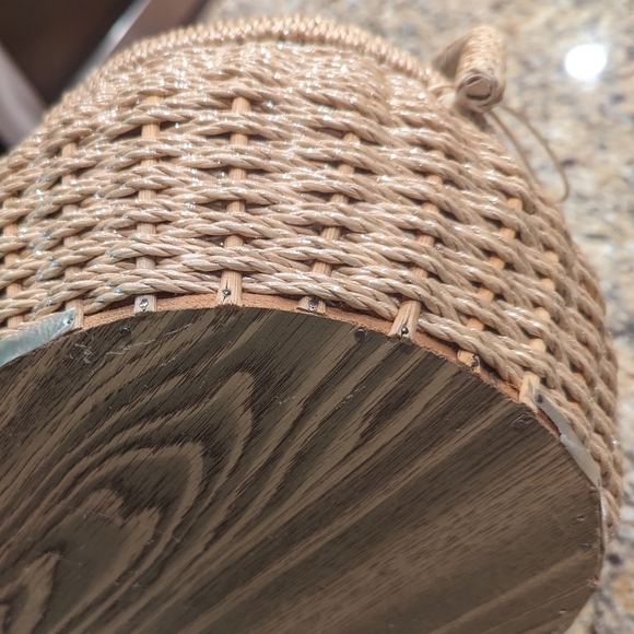 Vintage 70's Oval  Woven Wicker Sewing Basket W Floral Needlepoint Lid W Handle - Picture 14 of 14